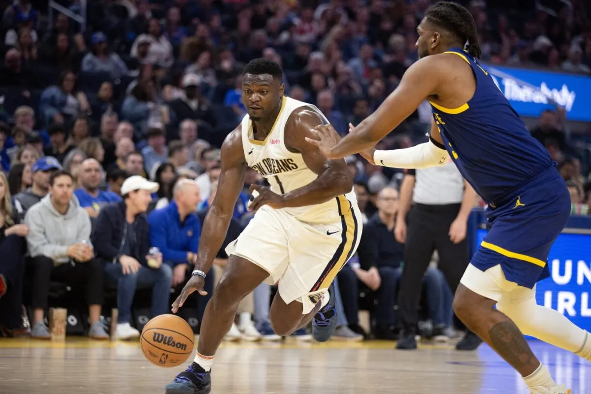 New Orleans Pelicans forward Zion Williamson (1) drives around Golden State Warriors forward Kevon Looney (5) during the first quarter in San Francisco on Apr 12, 2024. (D. Ross Cameron/USA TODAY Sports via Field Level Media)
