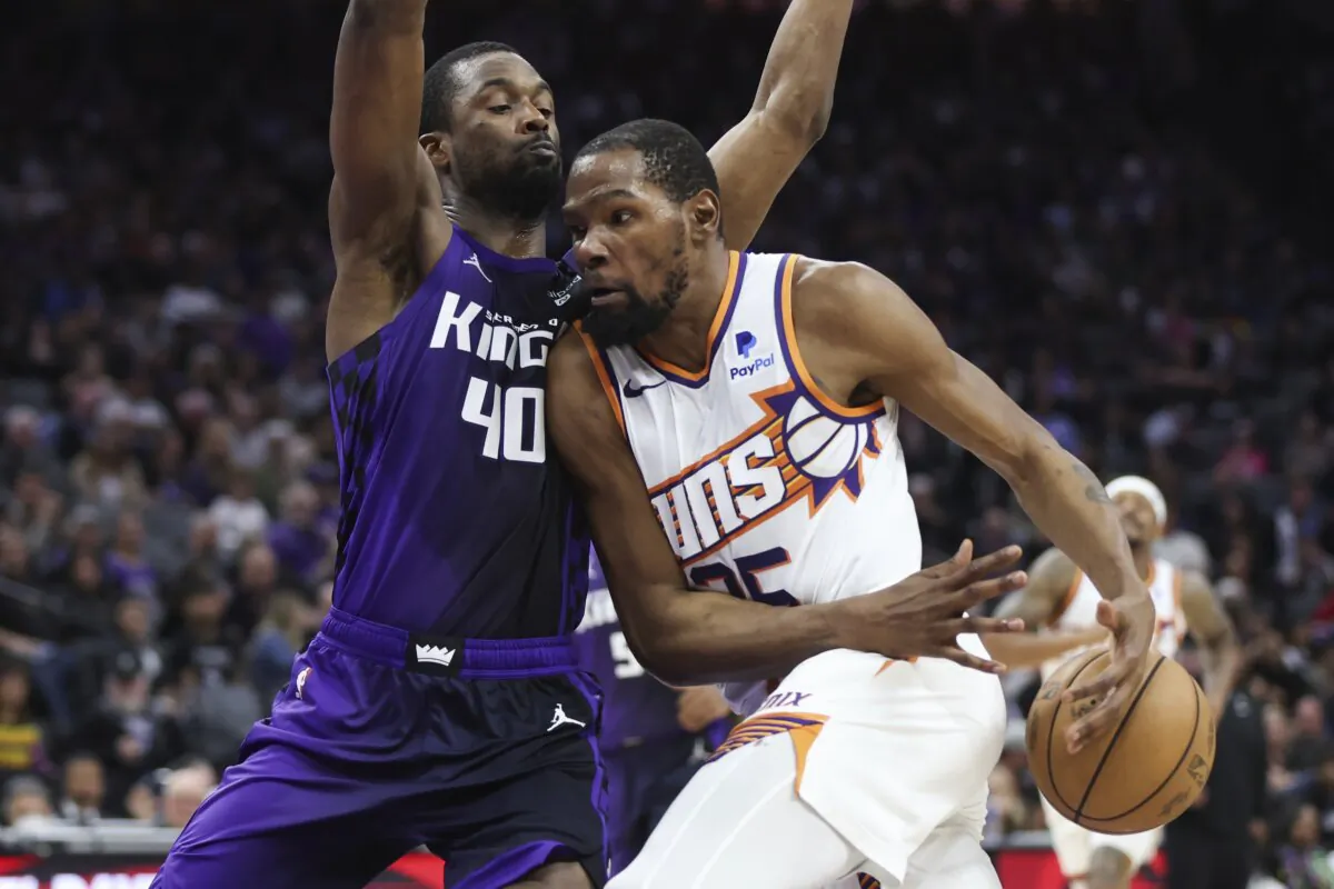 Sacramento Kings forward Harrison Barnes (40) defends against Phoenix Suns forward Kevin Durant (35) during the first half of an NBA basketball game in Sacramento, Calif., on April 12, 2024. (Benjamin Fanjoy/AP Photo)