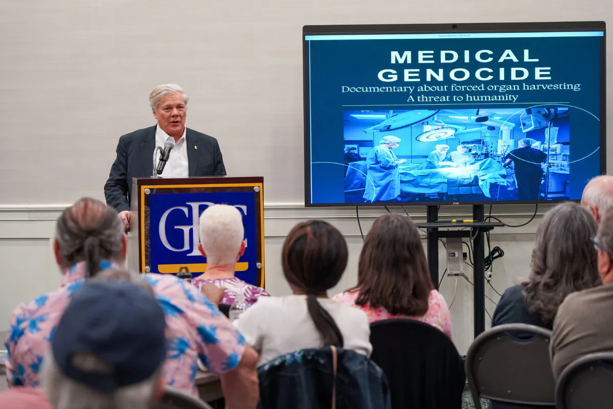 Delaware talk show host Rick Jensen hosted the documentary screening entitled “Medical Genocide: Hidden Mass Murder in China’s Organ Transplant Industry” and moderated a panel discussion on April 10, 2024, at Goldey-Beacom College (GBC) in Delaware. (Jennifer Yang/The Epoch Times)