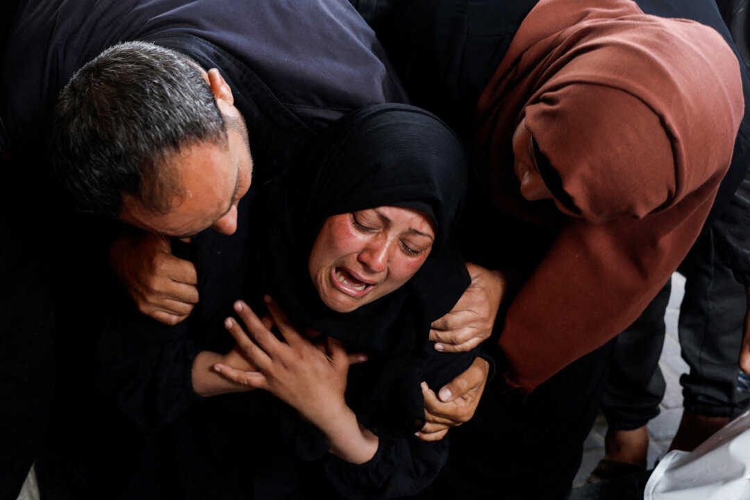 Israeli Tanks Push Back Into Northern Gaza, Warplanes Hit Rafah, Say Residents