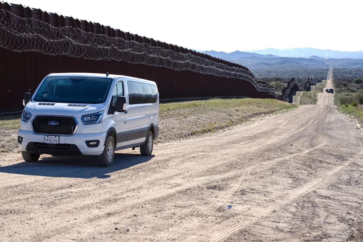 A van carrying the 12 jury members in the second-degree murder trial of George Alan Kelly tour a section of border fence where an illegal immigrant allegedly escaped back into Mexico. Photo taken on April 11, 2024. (Court photo)