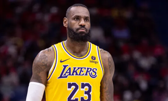 Rob Gronkowski Weighs in on LeBron James as a Football Player