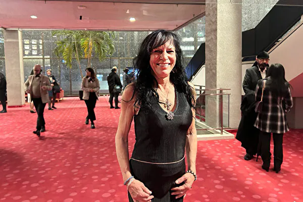 Joanne Tokessy attended Shen Yun Performing Arts at Théâtre Maisonneuve at Place des Arts in Montreal on April 18, 2024. (Dongyu Teng/The Epoch Times)