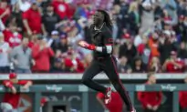 Elly de La Cruz Stars as Reds Rout Angels, Halt Skid
