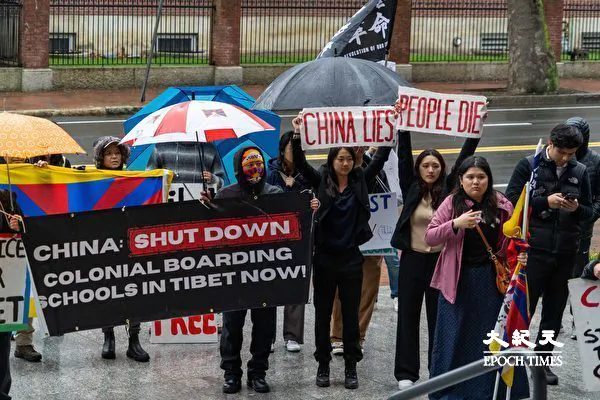 Various groups protested Chinese ambassador Xie Feng's speech at Harvard Kennedy College on April 20, 2024. (Learner Liu/The Epoch Times)