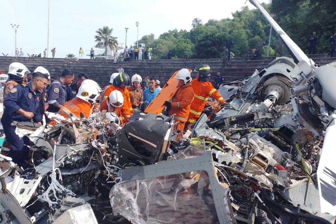2 Malaysian Military Helicopters Collide and Crash While Training, Killing All 10 Crew