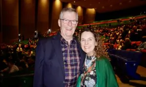 Iowa Theatergoer Says Shen Yun ‘Lifts People Up’