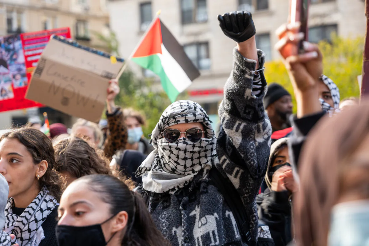 Students participate in a protest in support of Palestine outside of the Columbia University campus in New York City on Nov. 15, 2023. (Spencer Platt/Getty Images)