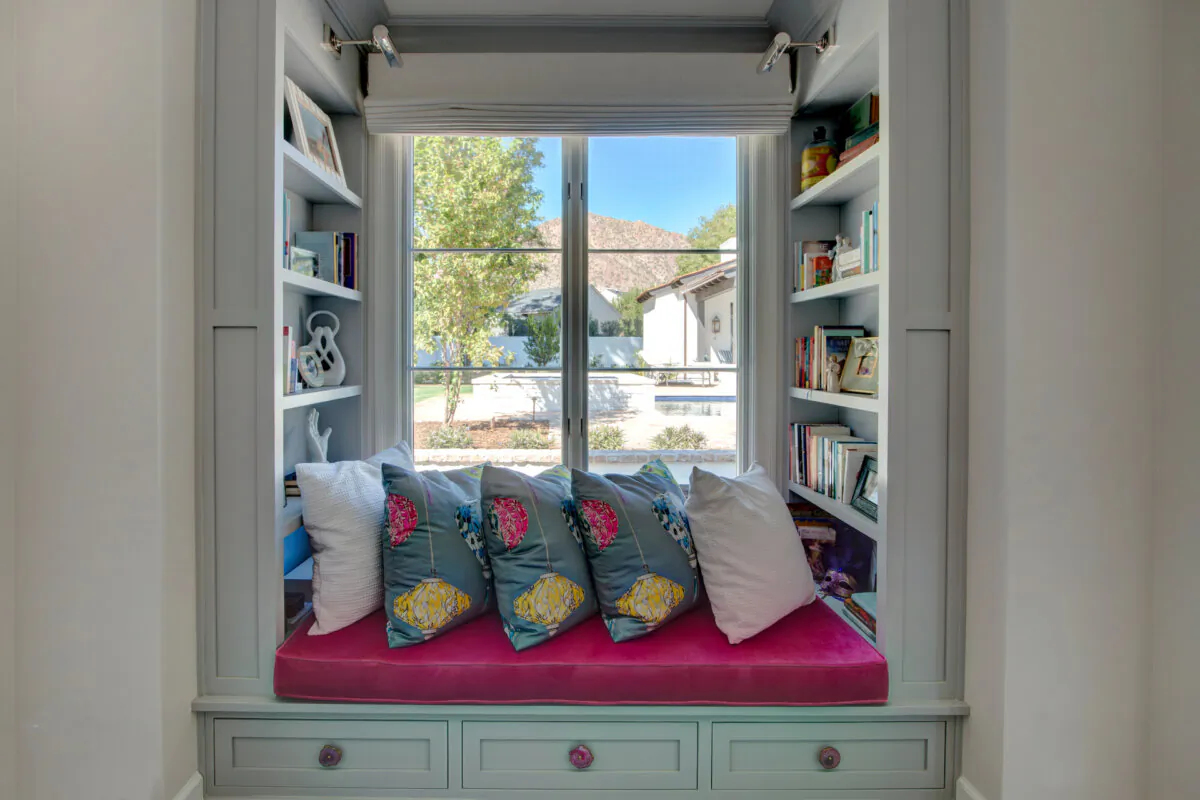 A reading nook offers many options for customization. (Danny Raustadt/Dreamstime/TNS)