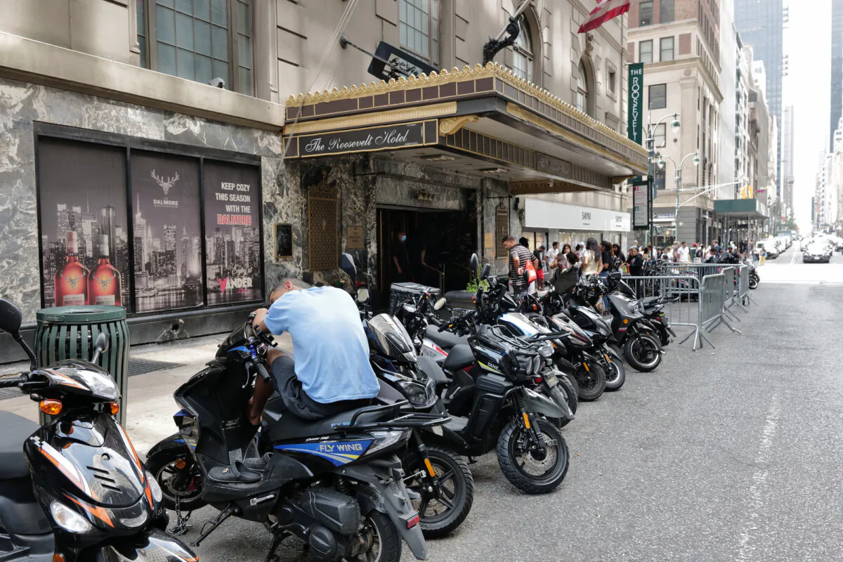 A line of mopeds outside of the Roosevelt Hotel on Aug. 14, 2023 in New York City.  (Spencer Platt/Getty Images)