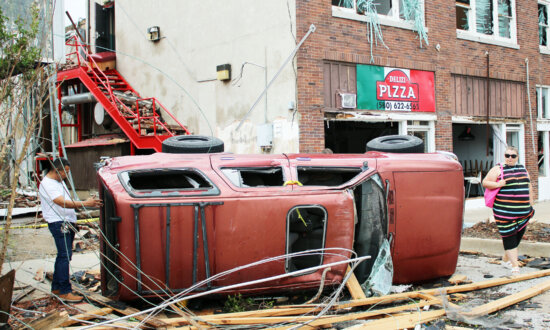 Tornadoes Devastate Oklahoma, Killing 4 and Injuring Dozens