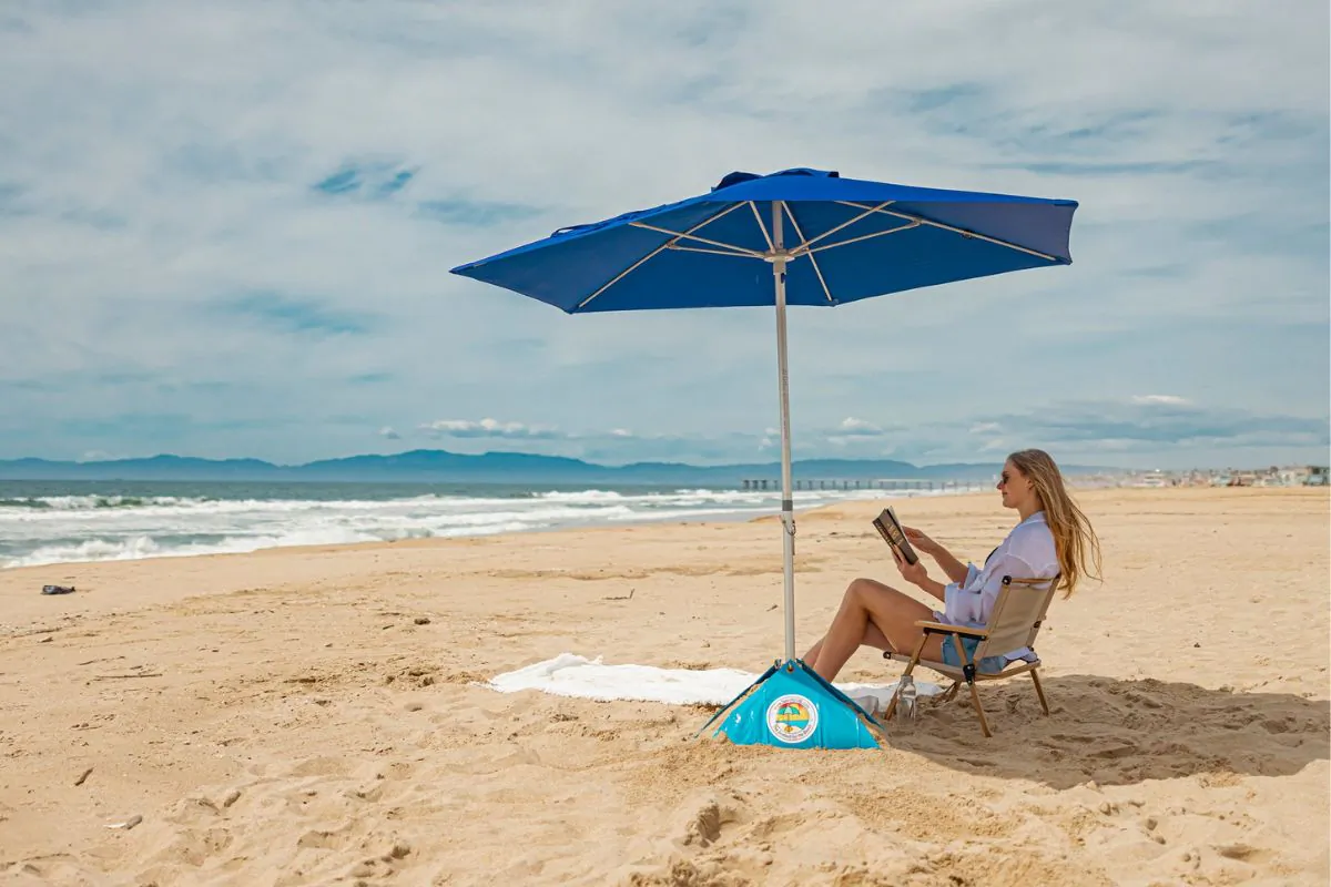 beachBUB All-In-One Beach Umbrella System (Illustration by The Epoch Times, beachBUB)