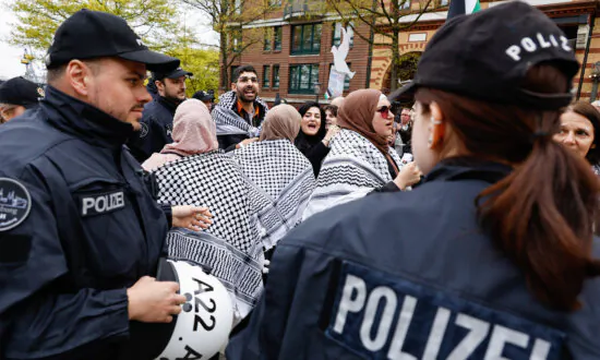 More Than 1,000 Protesters Demand Establishment of Islamic Caliphate in Germany