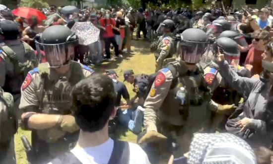 New Arrests at UT–Austin as Pro-Palestinian Group Sets Up Encampment