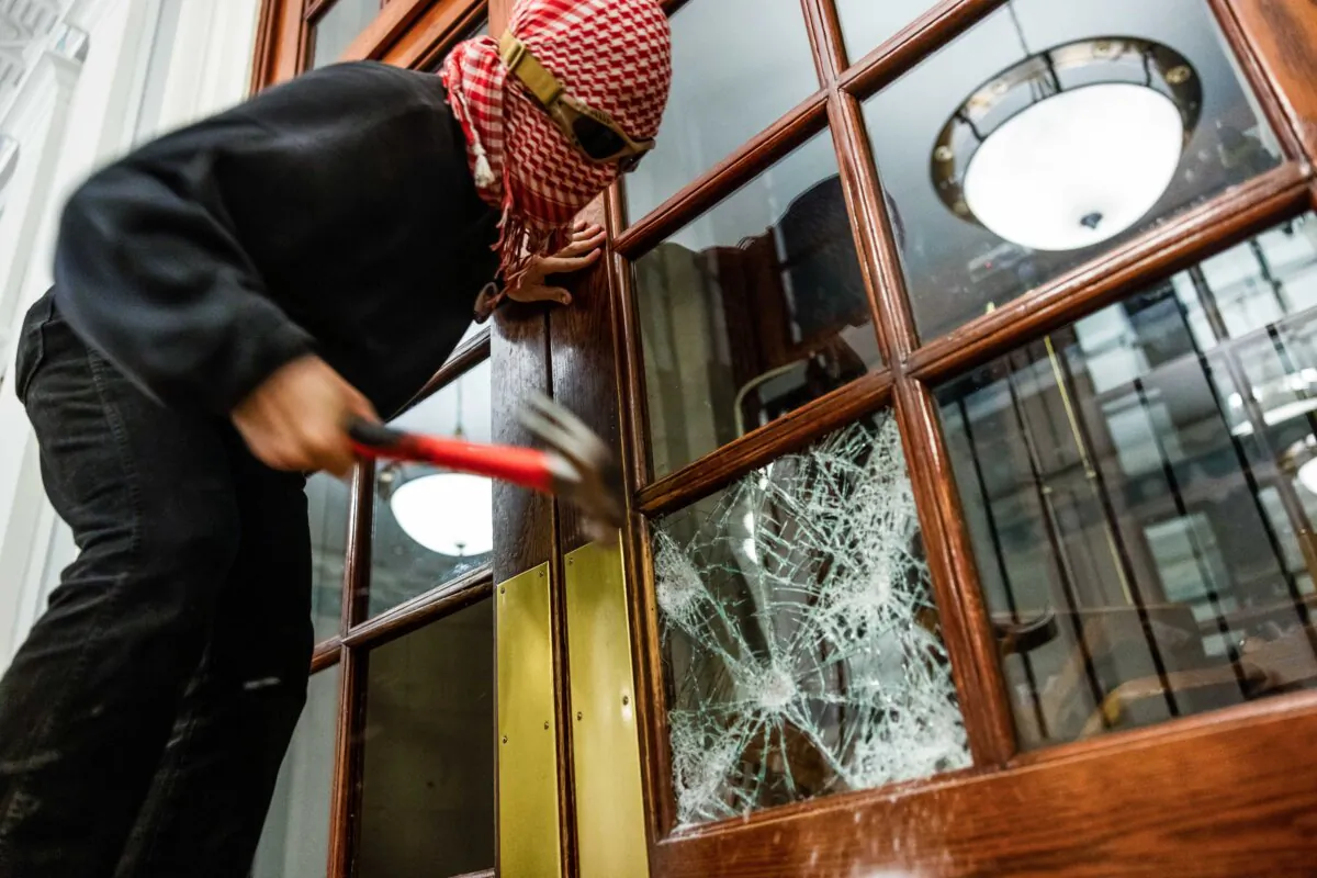 Demonstrators supporting Palestinians in Gaza barricade themselves inside Columbia University's Hamilton Hall in New York City, N.Y., on April 30, 2024. (Alex Kent/Getty Images)