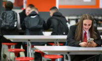 Smartphone-Free Schools See Better GSCE Results: Think Tank
