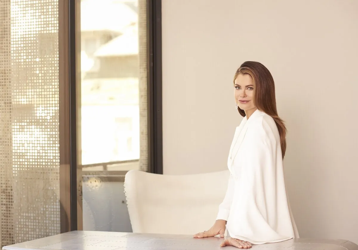 Kathy Ireland is the chair,
CEO, and chief designer
of her private company,
kathy ireland Worldwide.
Her business success has
earned her a spot in the
Licensing Hall of Fame
and American Home
Furnishings Hall of Fame. (Courtesy of Jon Carrasco)