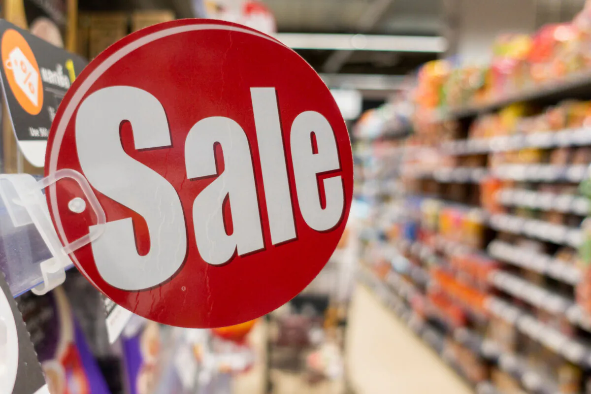 Some of Mary Hunt's readers only buy groceries on sale and they deposit the money they saved. (Thanakorn.P/Shutterstock)