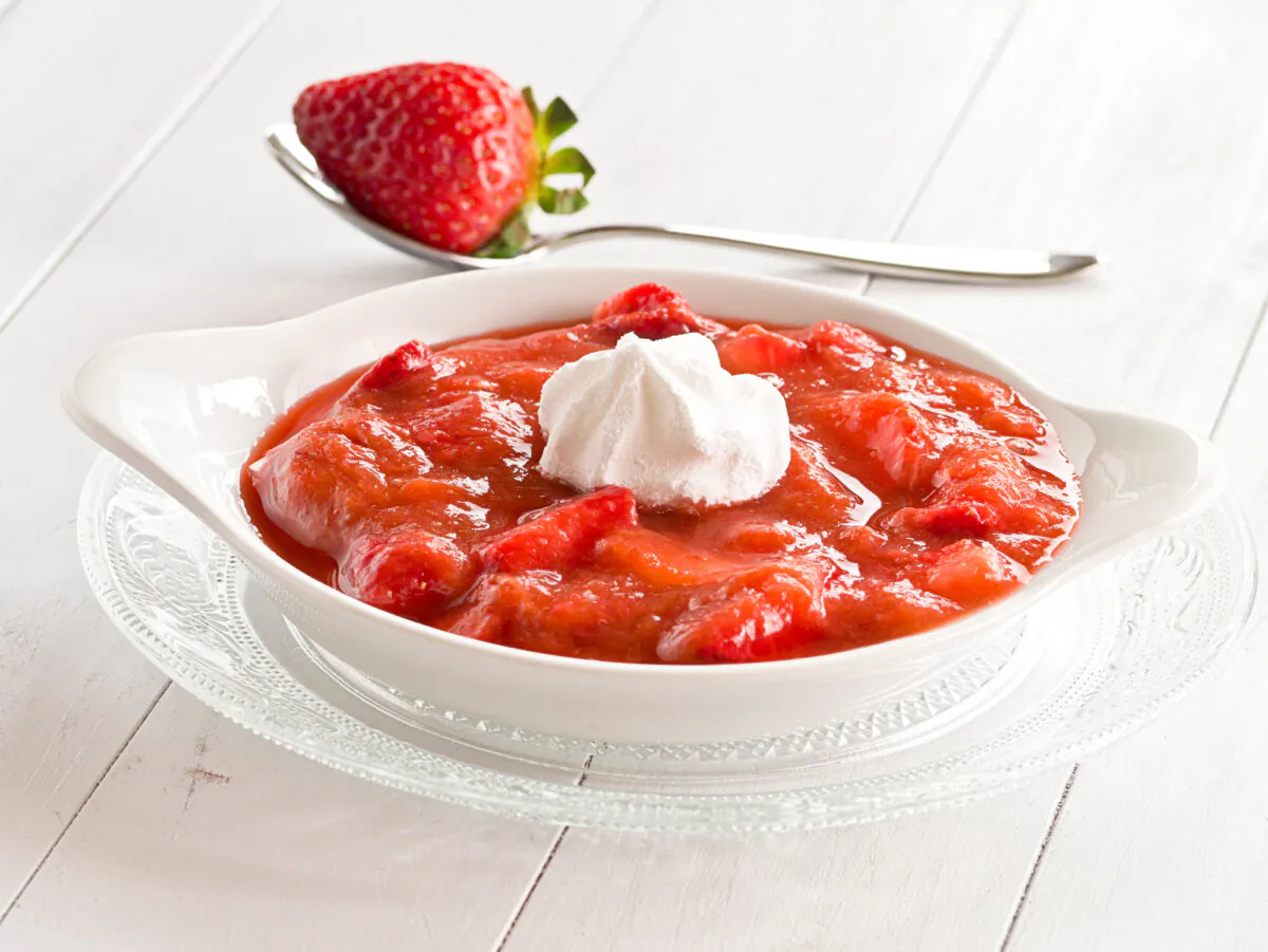 This fruit dessert, in its basic form, needs only a dollop of yogurt, whipped cream or ice cream to finish it. (Dreamstime/TNS)