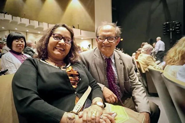 Salma Begum Rekha and Alamgir Hossain enjoy Shen Yun's evening show at the Thalia Mara Hall, in Jackson, on April 30, 2024. (Sherry Dong/The Epoch Times)