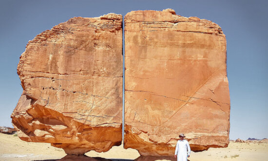 Giant Rock With Laser-Perfect Slice in Saudi Desert Leaves Scientists Baffled—Some Say 'It's Aliens'