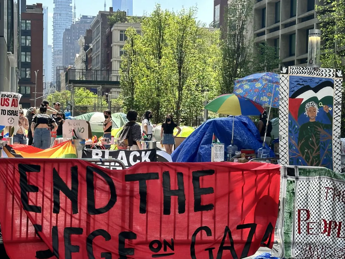 Encampment at NYU's Greene Street Walkway on May 2, 2024. (Juliette Fairley/The Epoch Times)