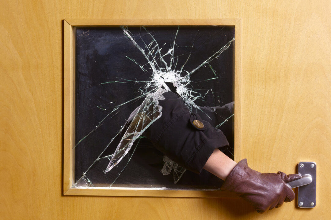 Former SWAT Commander, Royal Marine Share Tips on How to Secure Your Home