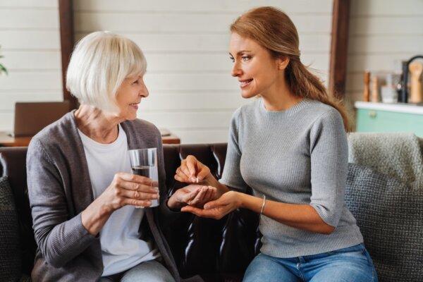 Alleviate Joint Symptoms With Viartril-S: Precautions for 3 Specific Groups