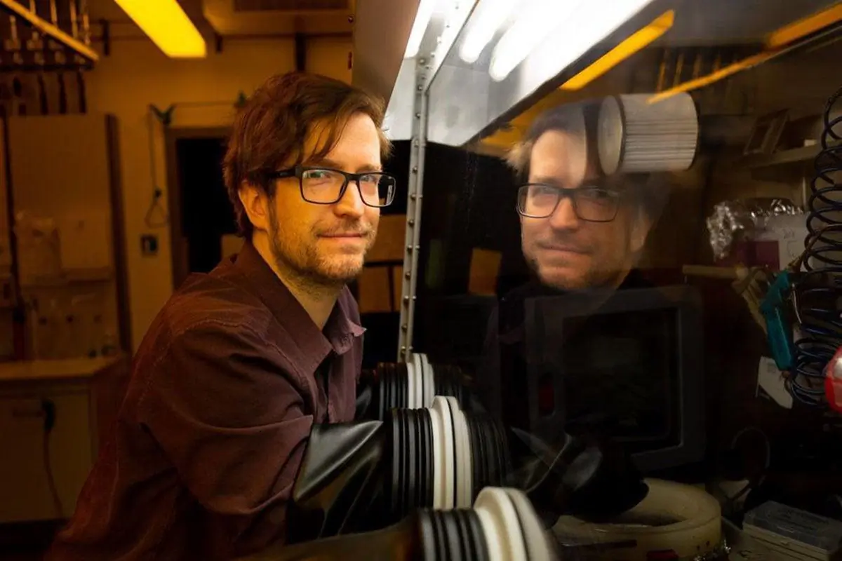 Martin Stolterfoht, VC Early Career Associate Professor at the Department of Electronic Engineering of CUHK, pointed out that this discovery will help accelerate the development of perovskite tandem cells with better stability. (Jonas Walter)