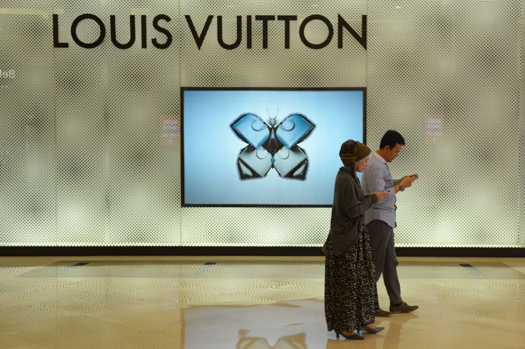 An Indonesian couple walks in a shopping mall in Jakarta on May 28, 2013. (Adek Berry/AFP via Getty Images)