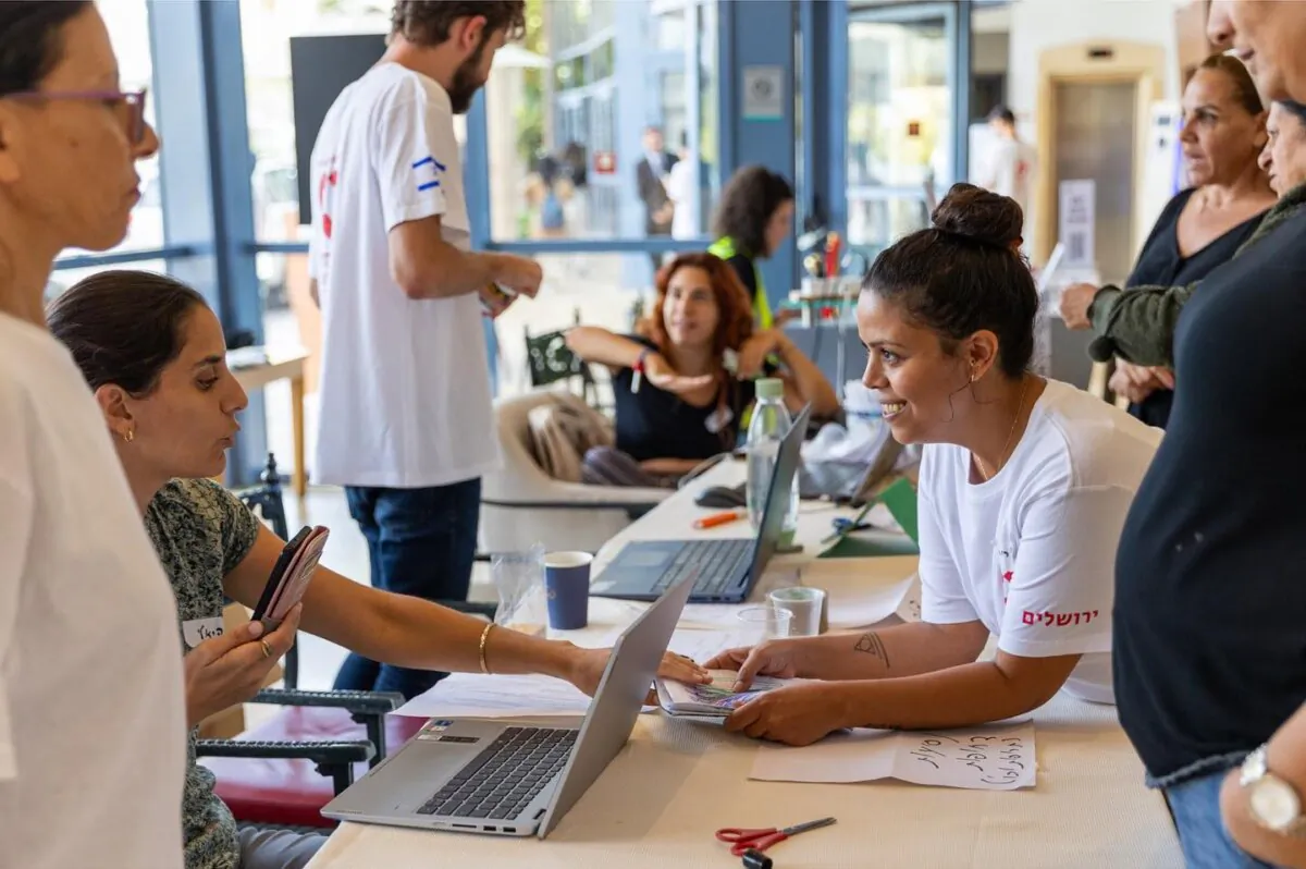 Volunteers at the Jerusalem Civil Command Center work to identify and solve problems created by the Oct. 7, 2023, Hamas terrorist attacks. (Courtesy of the Jerusalem Civil Command Center) 