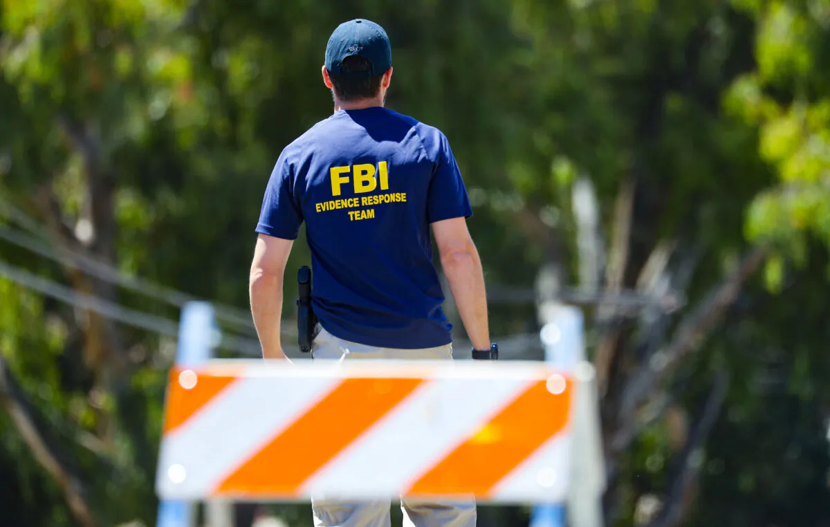 An FBI agent walks toward a crime scene in a file photo. (Mario Tama/Getty Images)