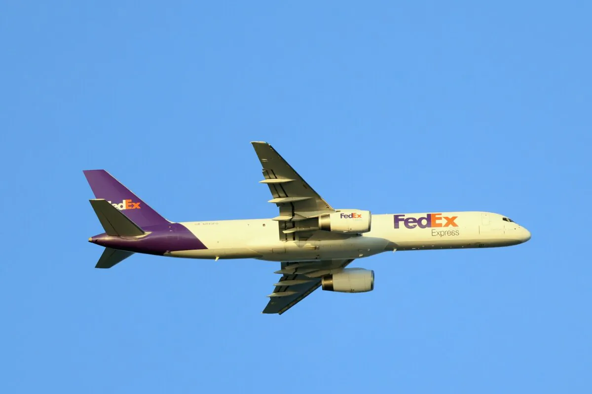 A Federal Express cargo plane flies over Nickerson Beach in Lido Beach, N.Y., on July 20, 2022. (Bruce Bennett/Getty Images)