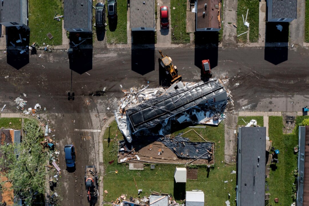 At Least 3 Dead After Severe Storms, Tornadoes in Tennessee, North ...