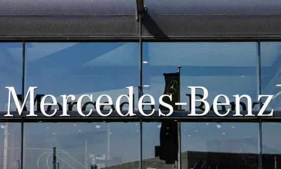Mercedes Vows to Keep Making Gas-Powered Engines as EV Transition Slows