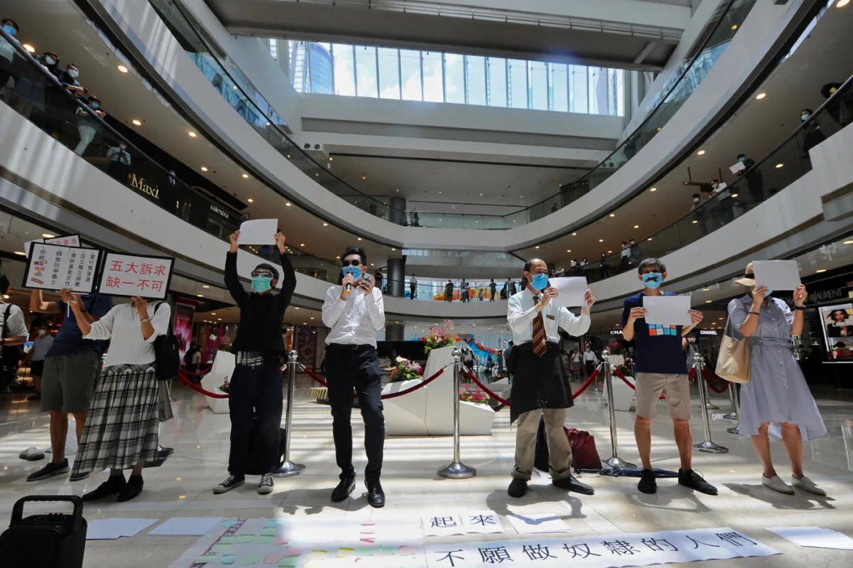 A "Lunch with you" event held at the IFC mall in Central Hong Kong on May 6, 2020 to protest against the government's attempt to silence Hong Kong people by criminalizing their words. (Sung Pi Lung/The Epoch Times)