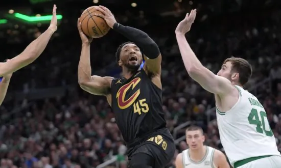 Mitchell’s 29 Points Help Cavaliers Blow out Celtics 118–94 to Even Series