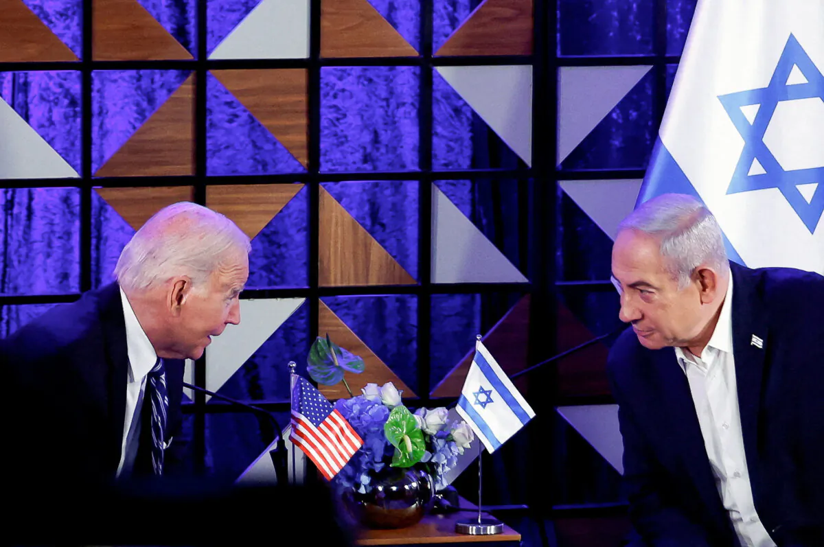 U.S. President Joe Biden attends a meeting with Israeli Prime Minister Benjamin Netanyahu (R) in Tel Aviv, Israel, on Oct. 18, 2023. (Evelyn Hockstein/Reuters)