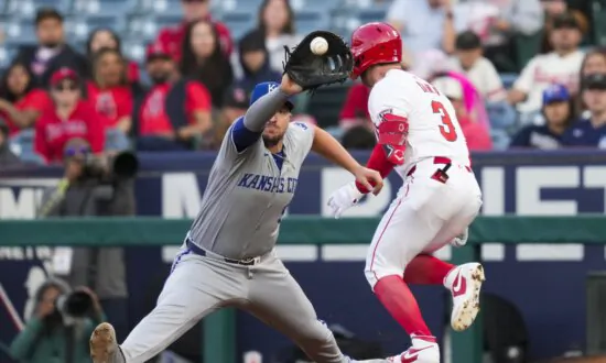 Adam Frazier Hits a Clutch 2-Run Homer in the 9th Inning of the Royals’ 2–1 Victory Over the Angels