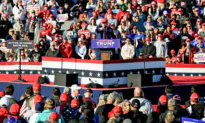 Trump Draws Tens of Thousands in Blue-State Rally