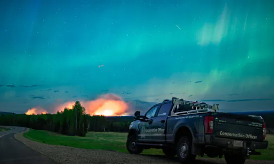 BC Town Preps ‘Last Stand’ as Wildfires Rage Across Western Canada
