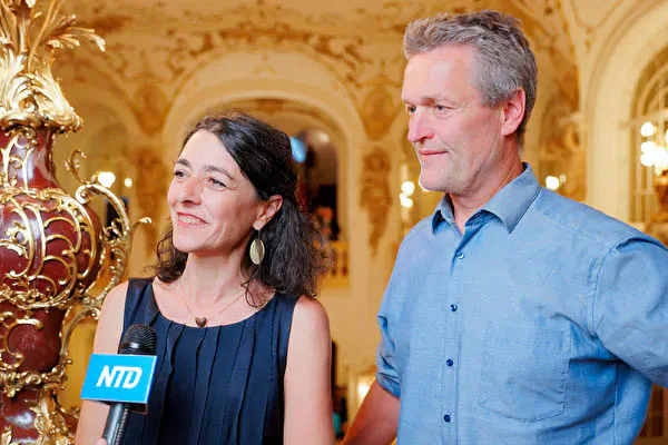 Sandra Krautwaschl and Peter Rabensteiner at the Shen Yun Performing Arts performance at Graz Opera on May 9, 2024. (NTD)
