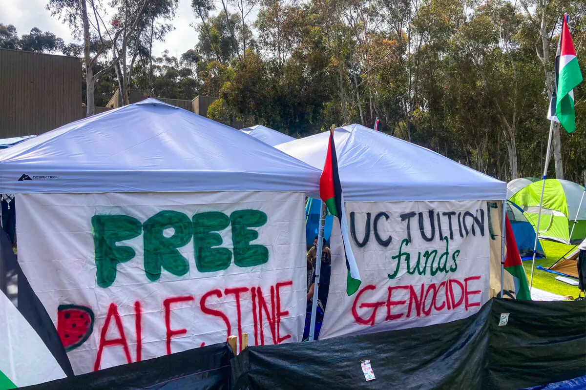 A pro-Palestinian encampment at the University of California–San Diego in San Diego on May 1, 2024. (Yang Jie/The Epoch Times)
