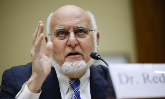 Ex-CDC Director Warns Gain-of-Function Research on Bird Flu Could Spark 'Great Pandemic'