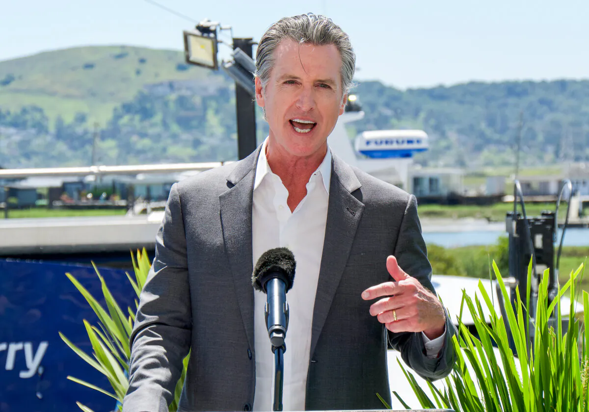 California Gov. Gavin Newsom meets with delegates from Norway in Larkspur, Calif., on April 17, 2024. (Travis Gillmore/The Epoch Times)