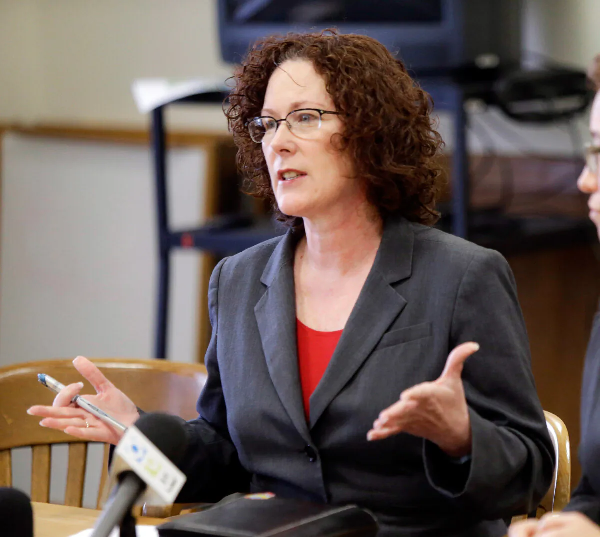 Oregon Rep. Val Hoyle (D-Eugene) speaks during a legislative forum at the Capitol in Salem, Ore., on Jan. 27, 2015 in this file photo. (Don Ryan/AP Photo)