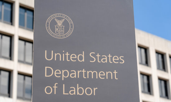 Bipartisan Lawmakers Move to Overturn Biden Admin's New Investment Planning Rule