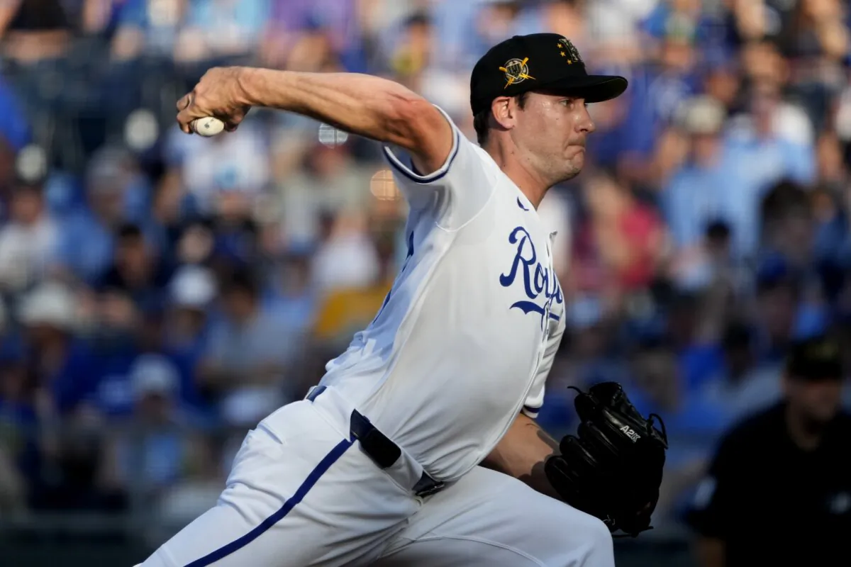 Seth Lugo (67) of the Kansas City Royals throws in the second inning against the Oakland Athletics in Kansas City on May 18, 2024. (Ed Zurga/Getty Images)