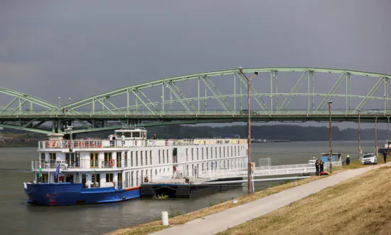 2 Dead, 5 Missing After Boat Collision on Danube in Hungary