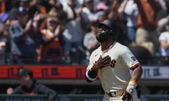 Hicks Overcomes Stomach Issue, Helps Giants Beat Rockies to Gain First Sweep